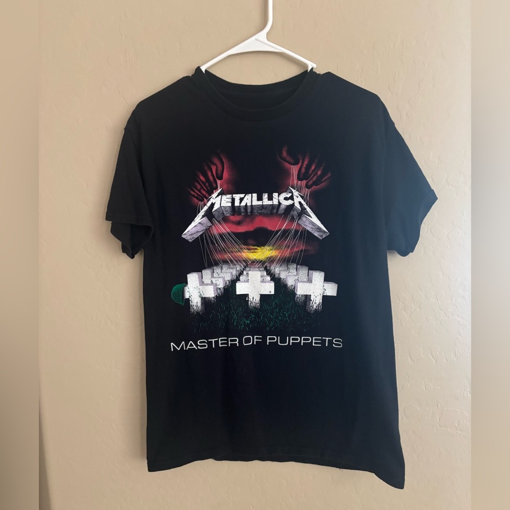Metallica master of puppets tee
Size medium